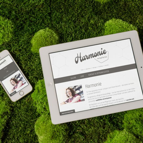 Nachhaltige Werbung und natürliche Kommunikation für Naturfrisör mit responsiver OnePage Webseite dargestellt auf Apple iPad und iPhone