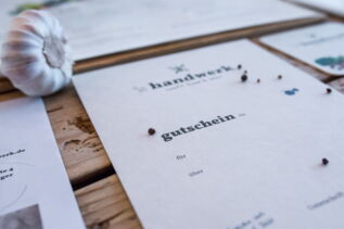 Übersicht von Druckpruckten für Gastronomie - Markenentwicklung des Szene Lokals ’s handwerk - craft food & craft beer in Sonthofen Übersicht von Druckpruckten für Gastronomie - Markenentwicklung des Szene Lokals ’s handwerk - craft food & craft beer in Sonthofen
