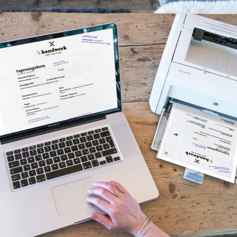 Webseite mit ausdruckbarer Tageskarte dargestellt auf einem Apple Mac Book Pro - Webseite für Szene Lokal ’s handwerk - craft food & craft beer in Sonthofen
