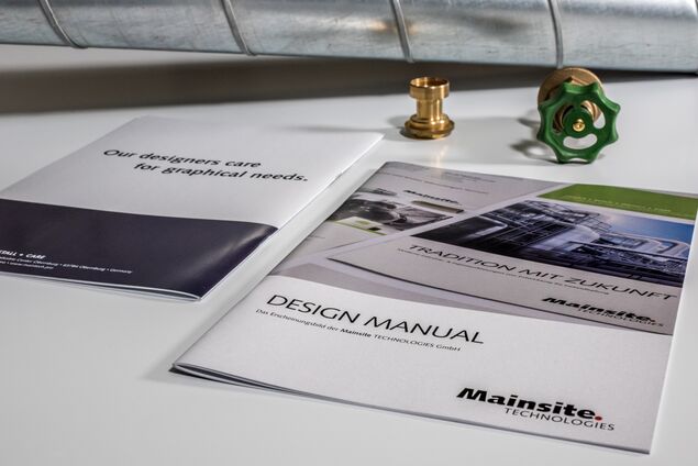 Titelseite und Rückseite des Design Manuals für deutsches Industrie Unternehmen Mainsite TECHNOLOGIES in Obernburg am Main