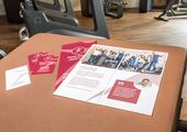 Drucksachen wie Visitenkarten und Infoflyer der Praxis Titscher in Oberstdorf im Allgäu