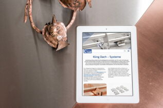 Sinnvoll und schön gestaltete Webseite für Handwerksbetrieb kling-dach.de in Oberstdorf Allgäu, dargestellt auf einem Apple iPad