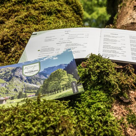 Nachhaltige Speise- und Getränkekarten und Geschichten über den Berggasthof Oytalhaus in Oberstdorf