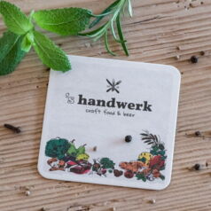 Corporate Design auf Bierdeckel - Markenentwicklung des Szene Lokals ’s handwerk - craft food 